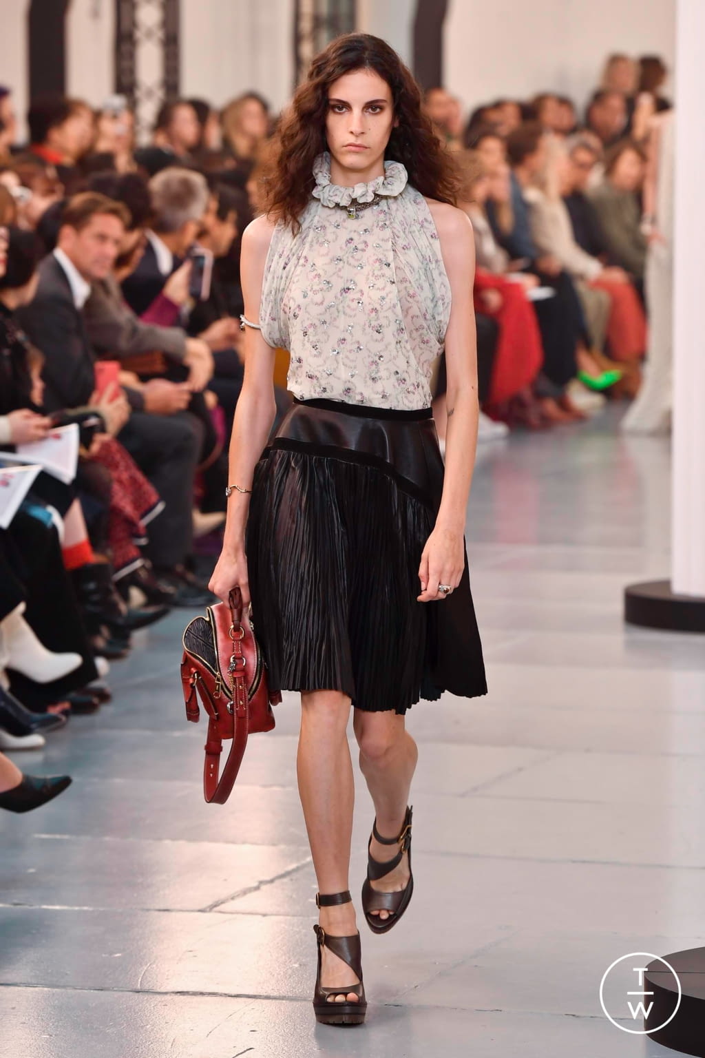 Fashion Week Paris Spring/Summer 2020 look 33 from the Chloé collection womenswear