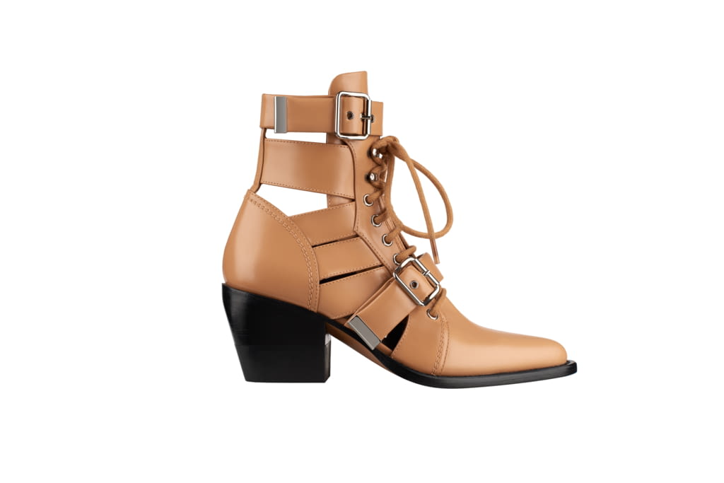 Fashion Week Paris Spring/Summer 2018 look 23 from the Chloé collection womenswear accessories