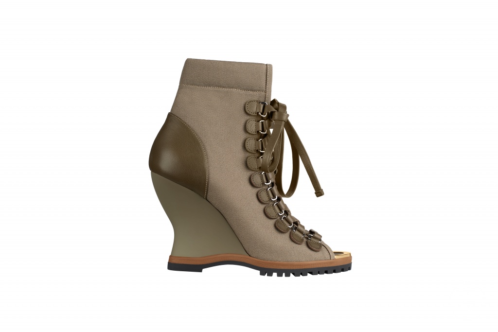 Fashion Week Paris Spring/Summer 2018 look 32 from the Chloé collection womenswear accessories