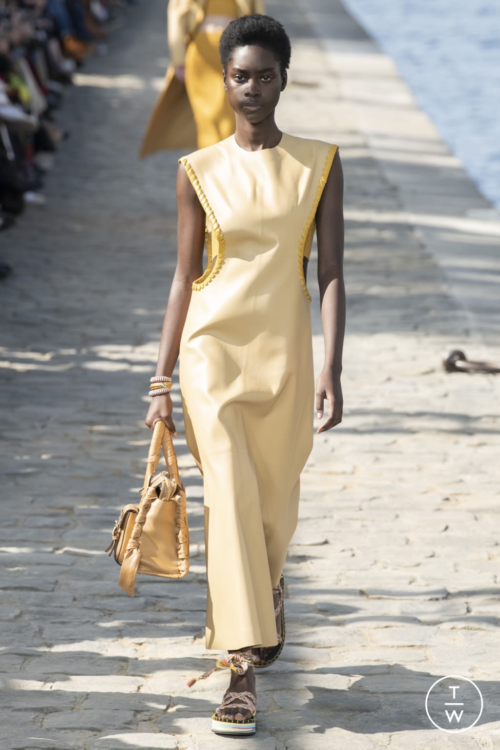 Fashion Week Paris Spring/Summer 2022 look 7 from the Chloé collection 女装