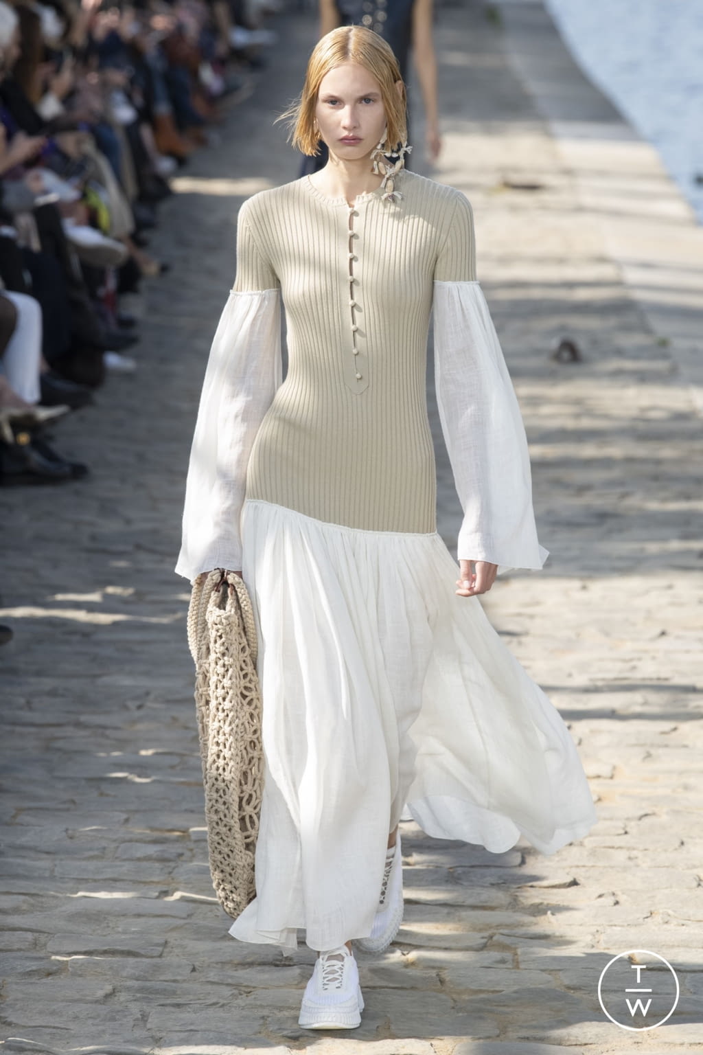 Fashion Week Paris Spring/Summer 2022 look 15 from the Chloé collection womenswear