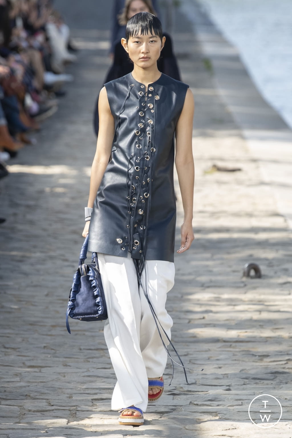 Fashion Week Paris Spring/Summer 2022 look 16 from the Chloé collection 女装