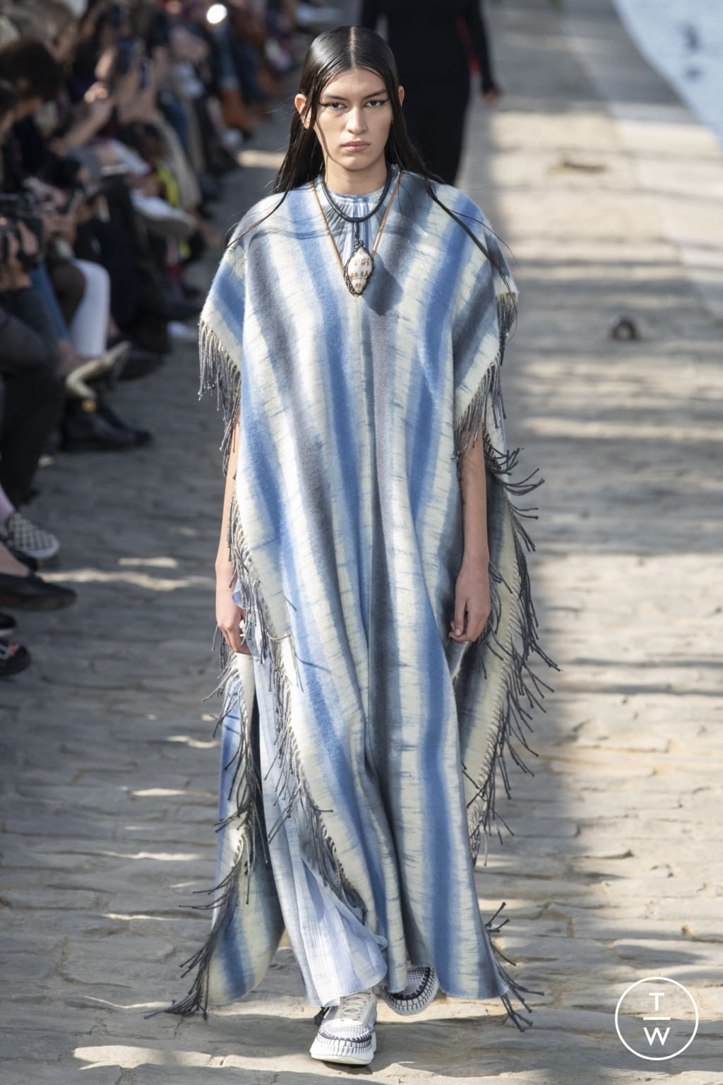 Fashion Week Paris Spring/Summer 2022 look 19 from the Chloé collection womenswear