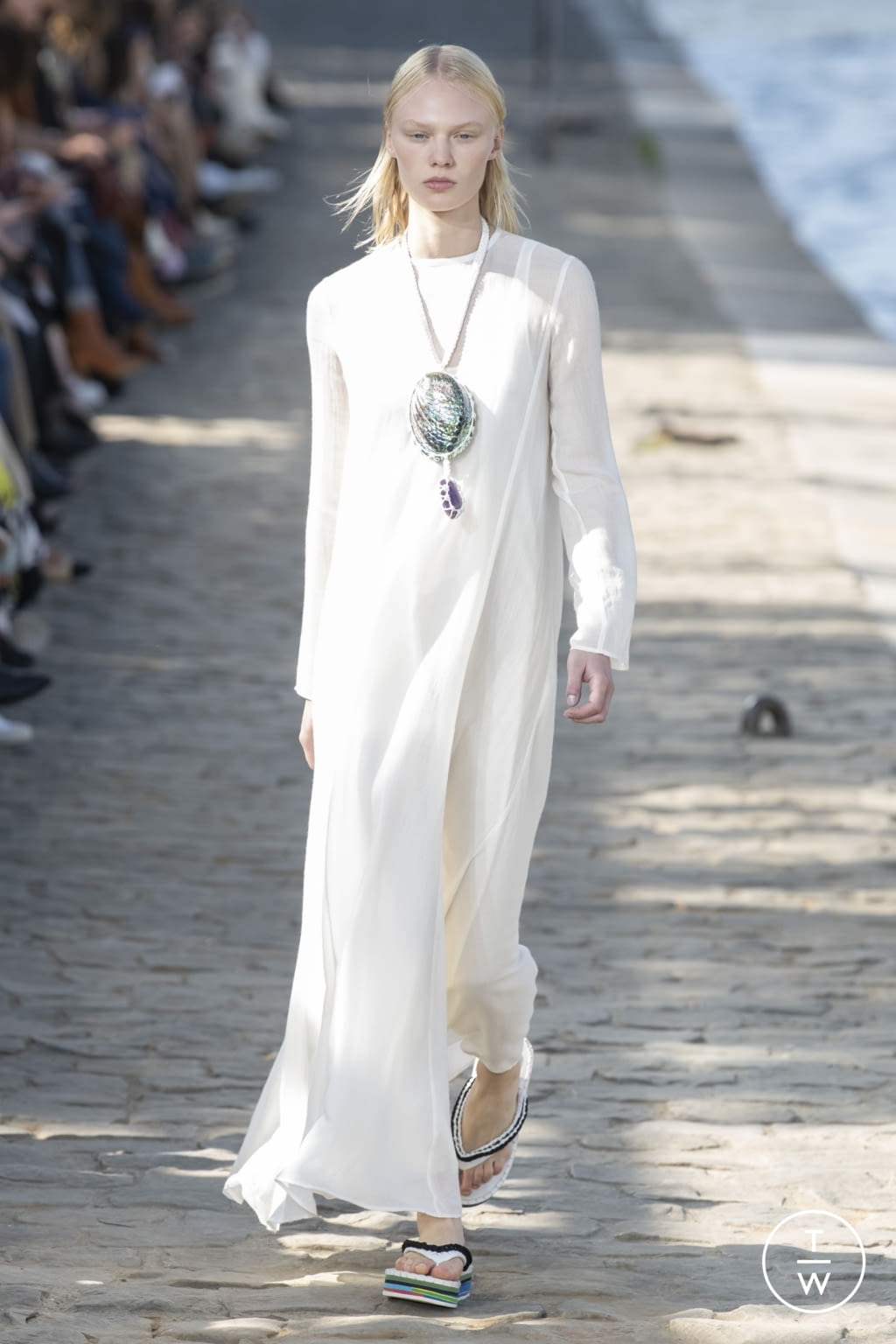 Fashion Week Paris Spring/Summer 2022 look 31 from the Chloé collection womenswear