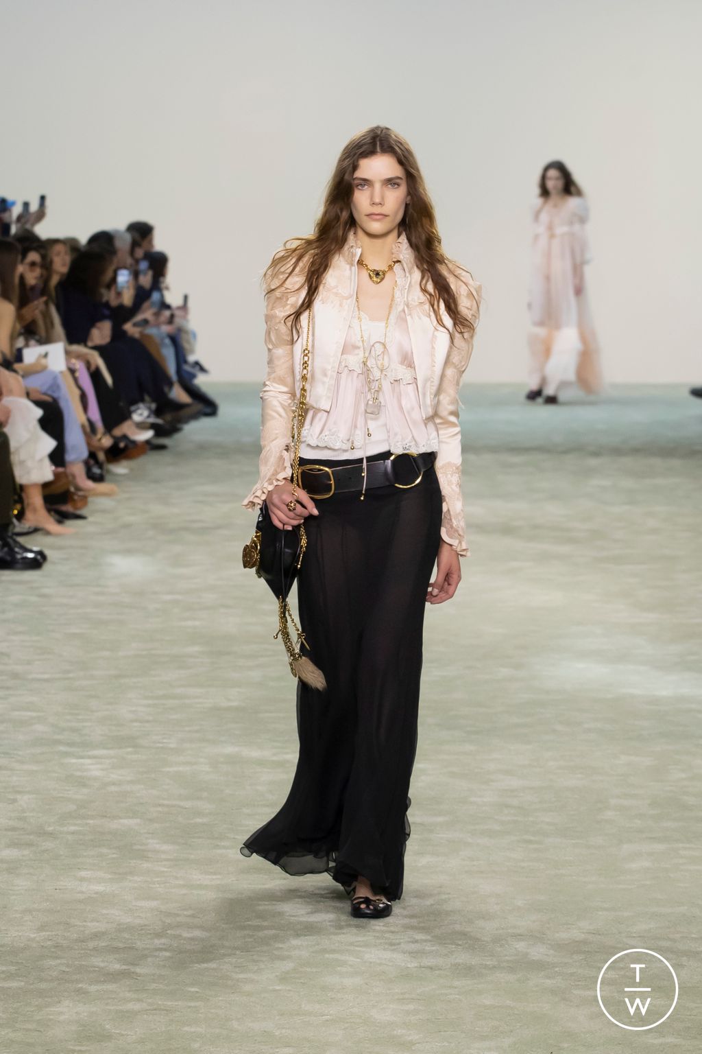 Fashion Week Paris Fall/Winter 2025 look 3 from the Chloé collection womenswear