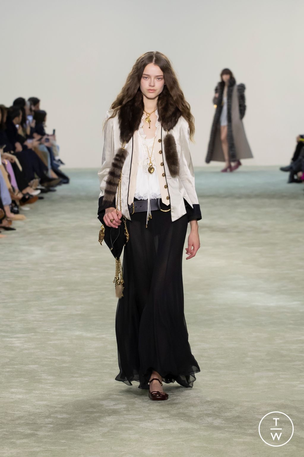 Fashion Week Paris Fall/Winter 2025 look 6 from the Chloé collection 女装