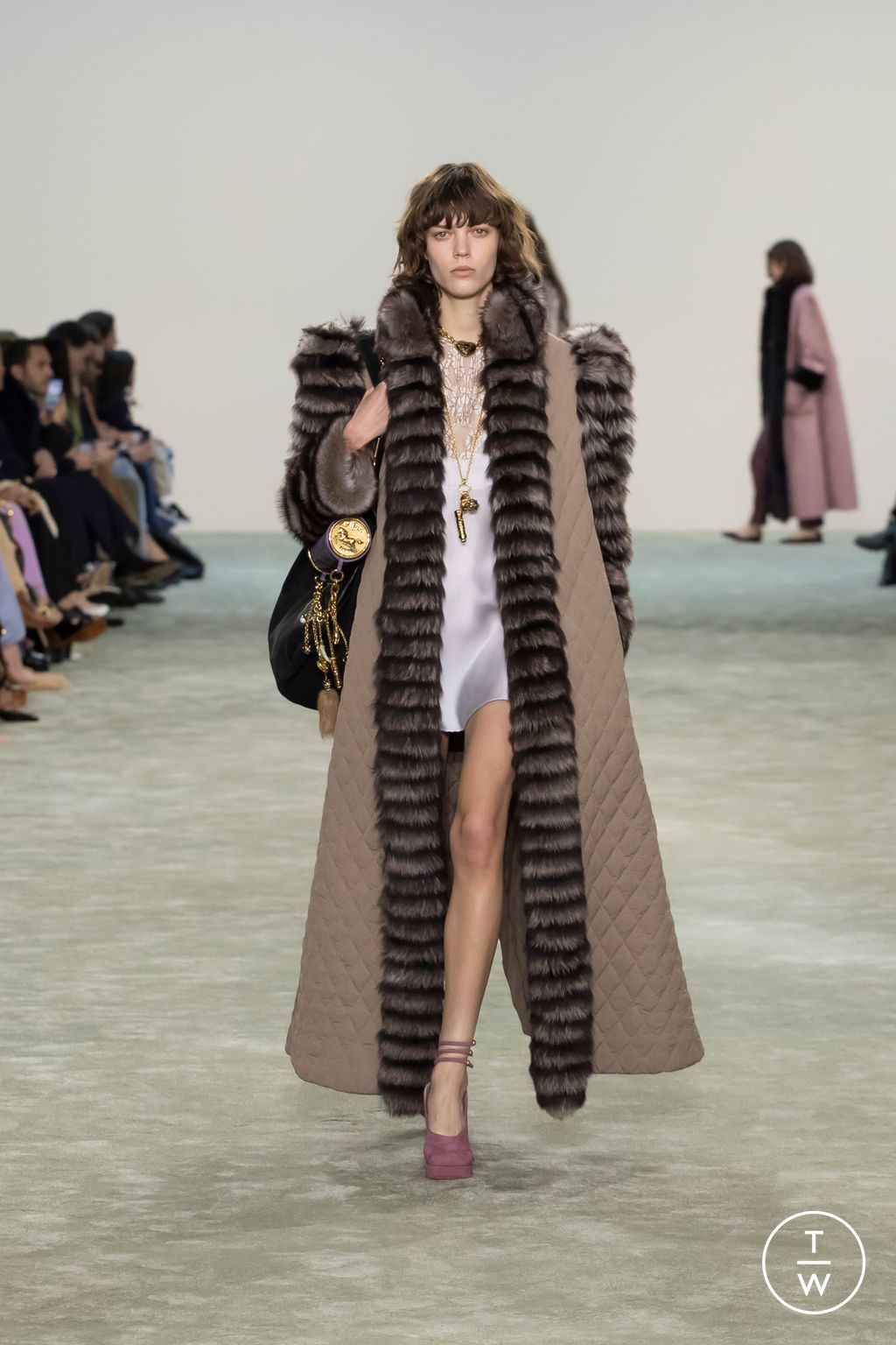 Fashion Week Paris Fall/Winter 2025 look 8 from the Chloé collection womenswear
