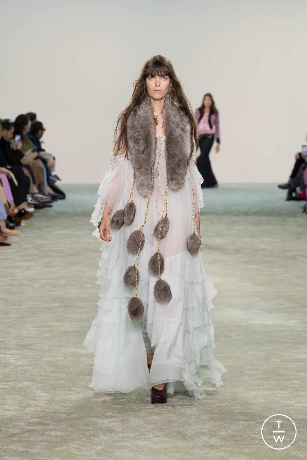 Fashion Week Paris Fall/Winter 2025 look 9 from the Chloé collection womenswear