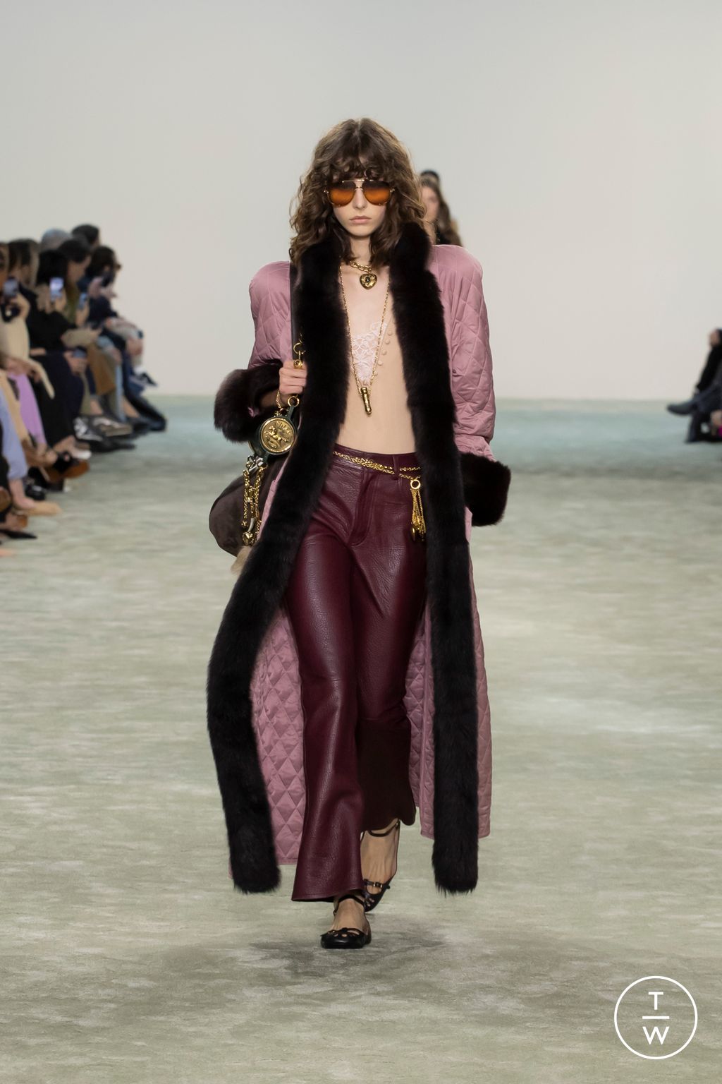 Fashion Week Paris Fall/Winter 2025 look 10 from the Chloé collection 女装