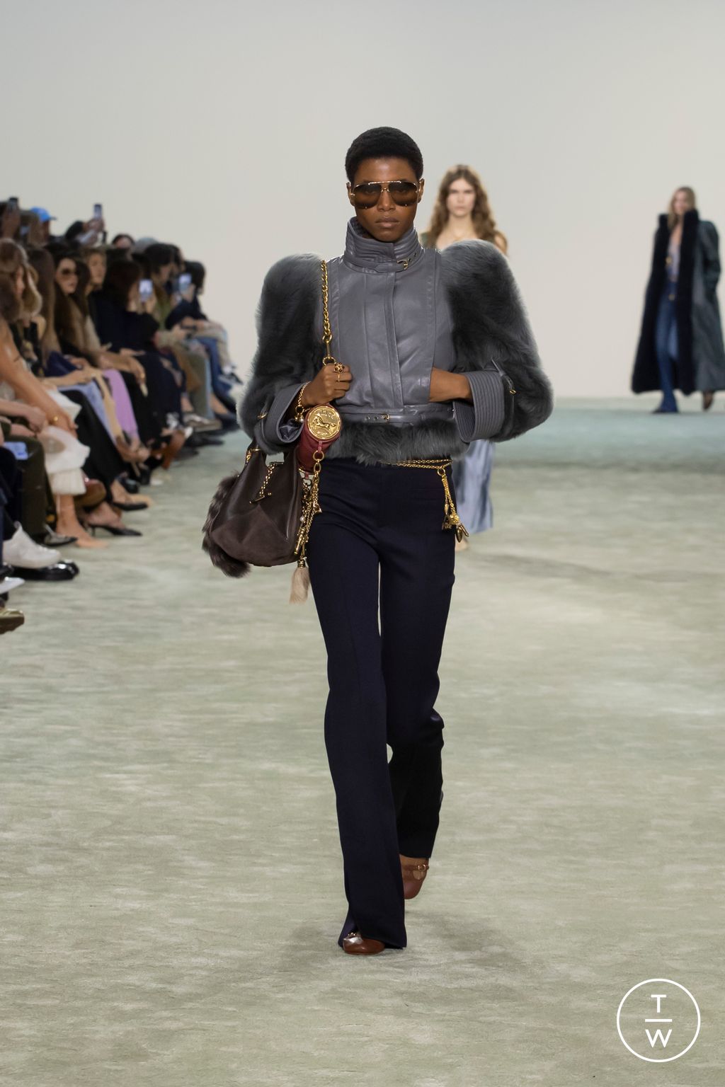 Fashion Week Paris Fall/Winter 2025 look 16 from the Chloé collection womenswear