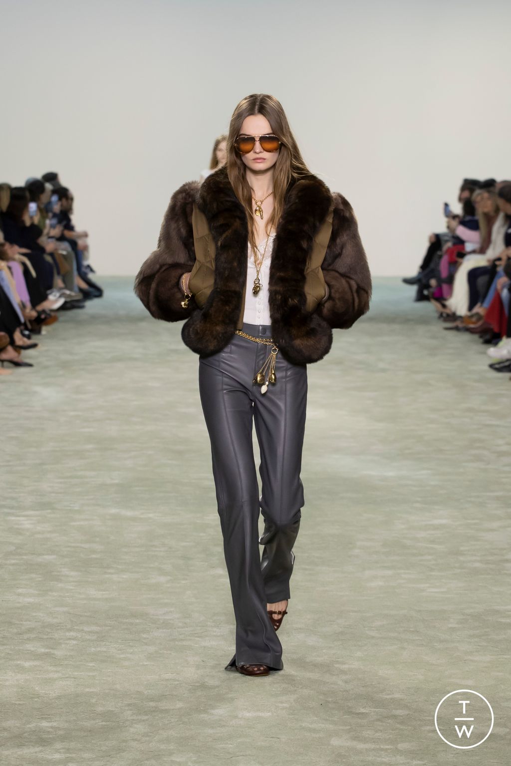 Fashion Week Paris Fall/Winter 2025 look 19 from the Chloé collection womenswear
