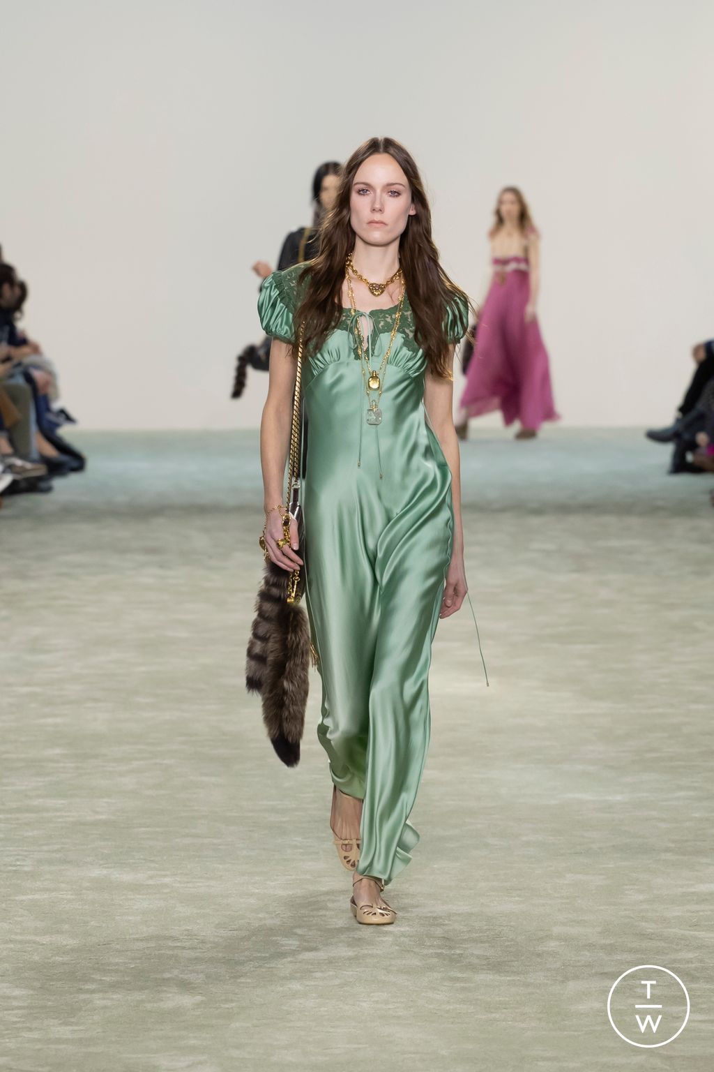 Fashion Week Paris Fall/Winter 2025 look 30 from the Chloé collection 女装