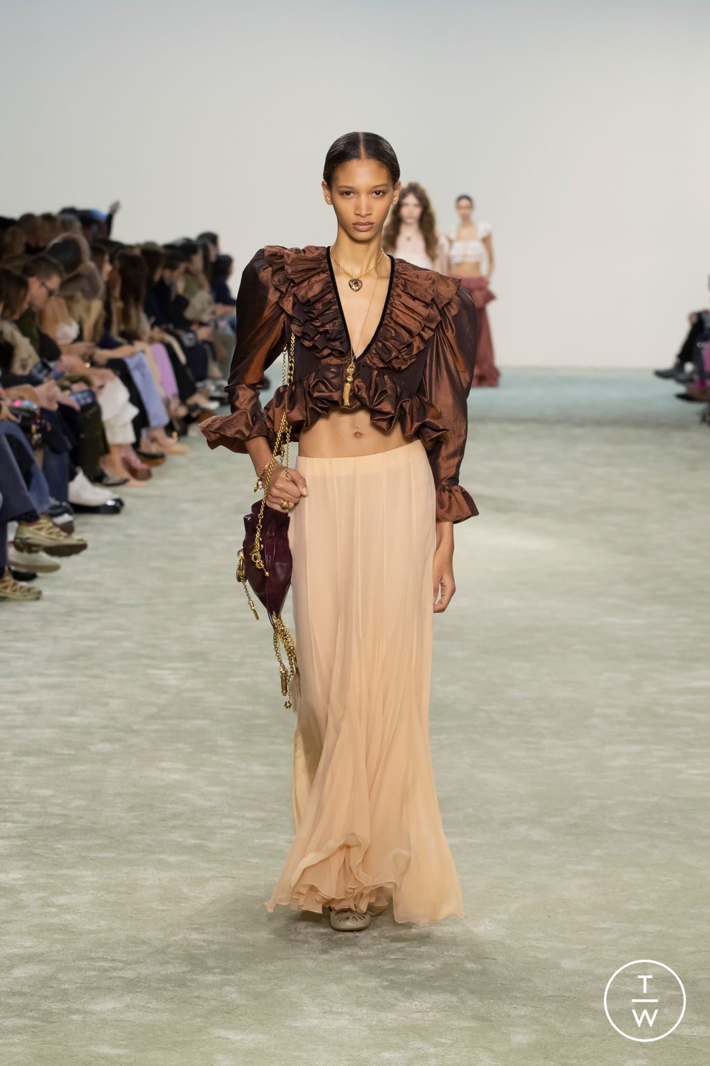 Fashion Week Paris Fall/Winter 2025 look 42 from the Chloé collection womenswear
