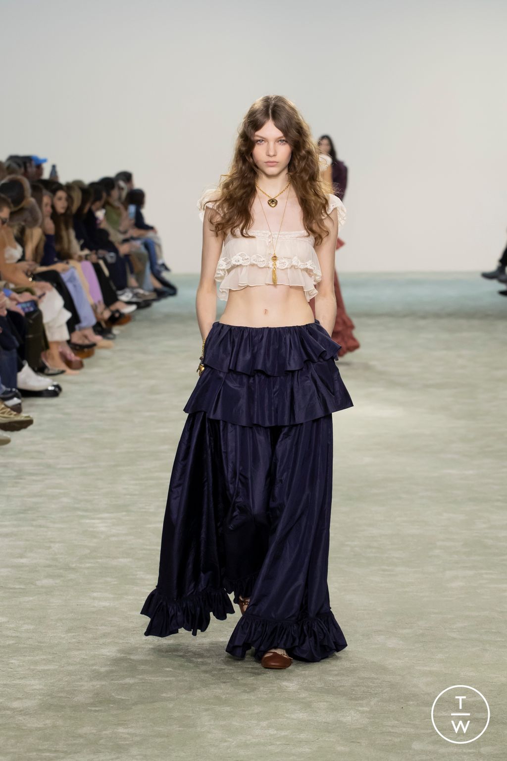Fashion Week Paris Fall/Winter 2025 look 43 from the Chloé collection womenswear