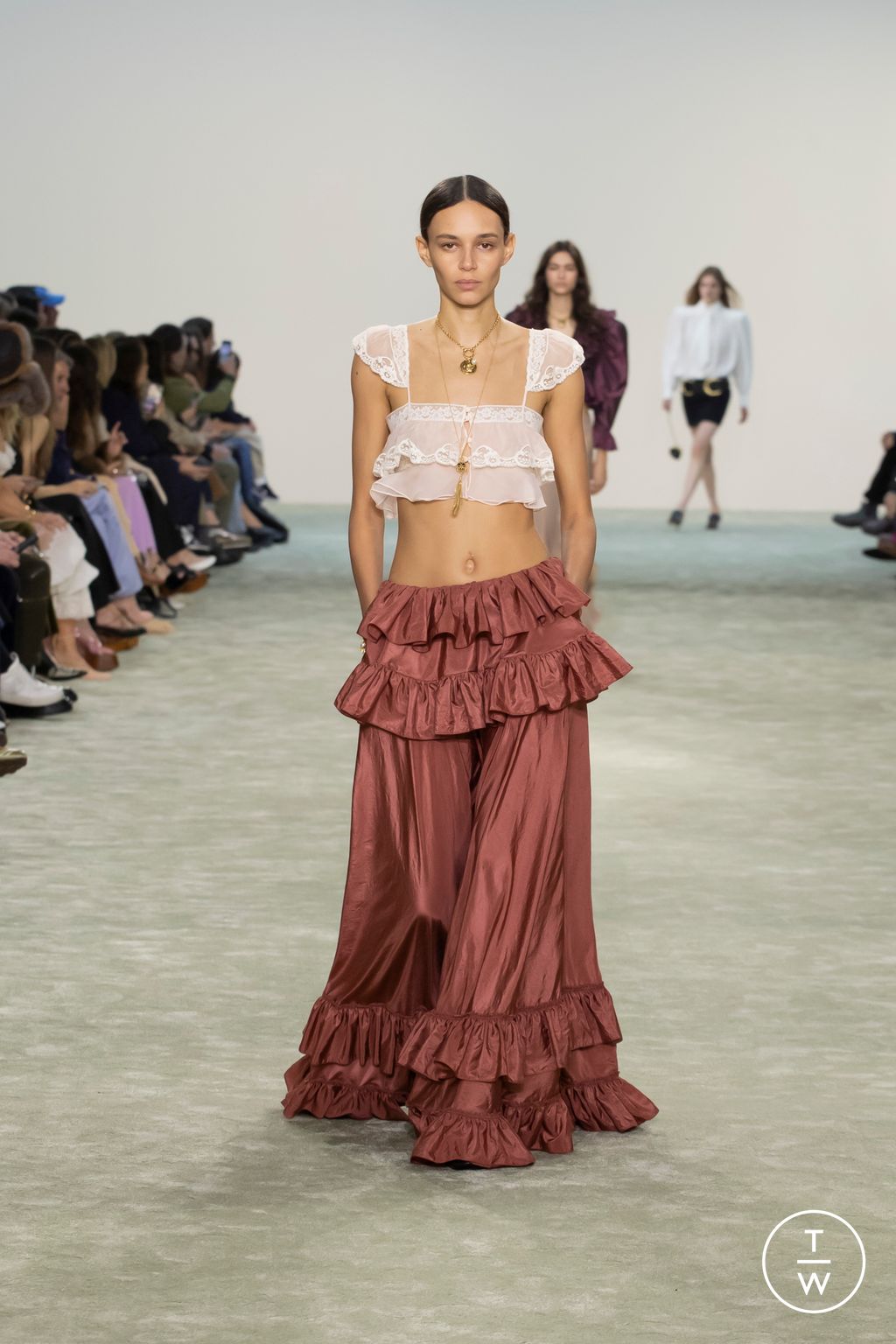 Fashion Week Paris Fall/Winter 2025 look 44 from the Chloé collection womenswear