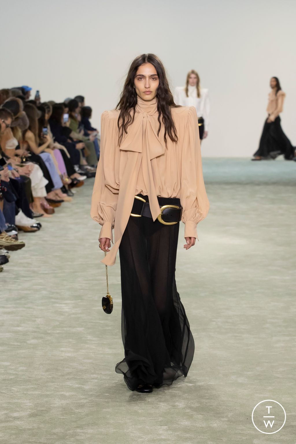 Fashion Week Paris Fall/Winter 2025 look 47 from the Chloé collection womenswear