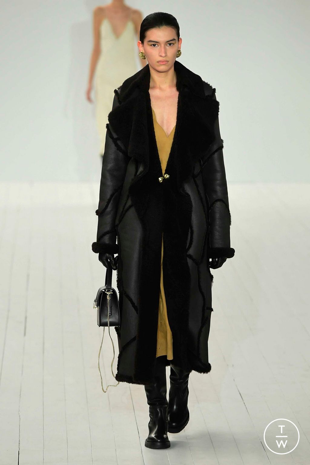 Fashion Week Paris Fall/Winter 2023 look 3 from the Chloé collection womenswear