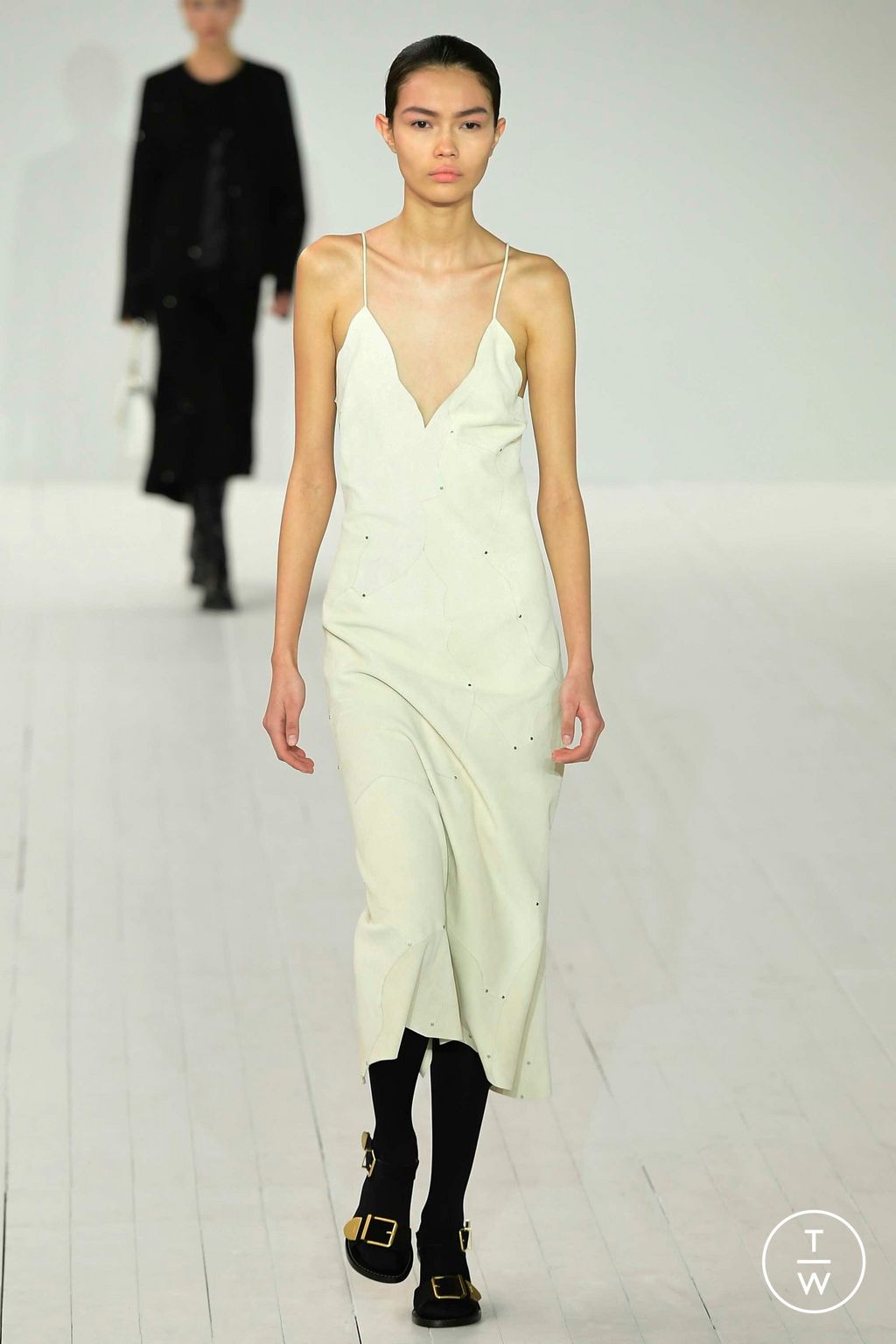Fashion Week Paris Fall/Winter 2023 look 4 from the Chloé collection womenswear