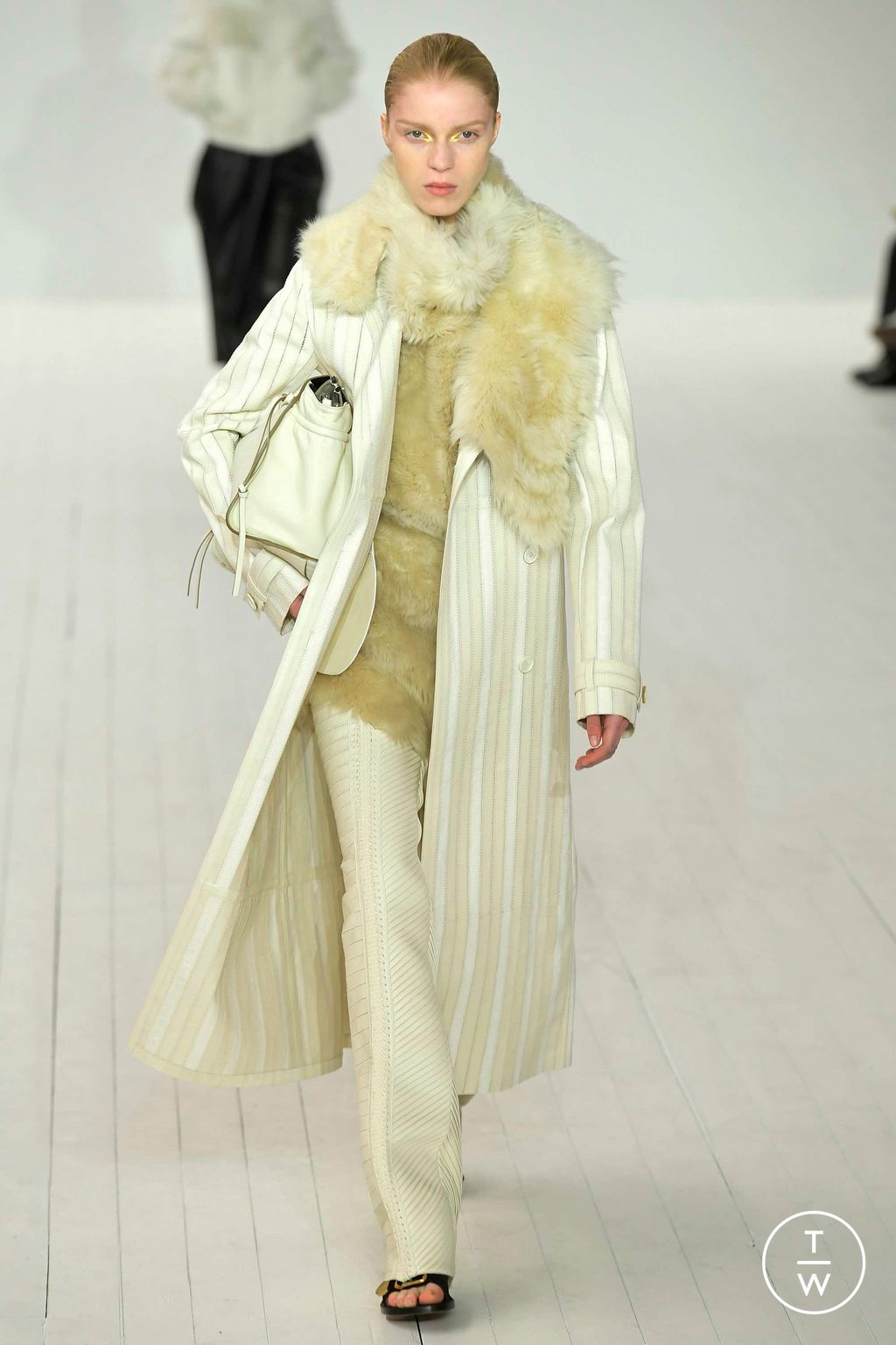 Fashion Week Paris Fall/Winter 2023 look 6 from the Chloé collection womenswear