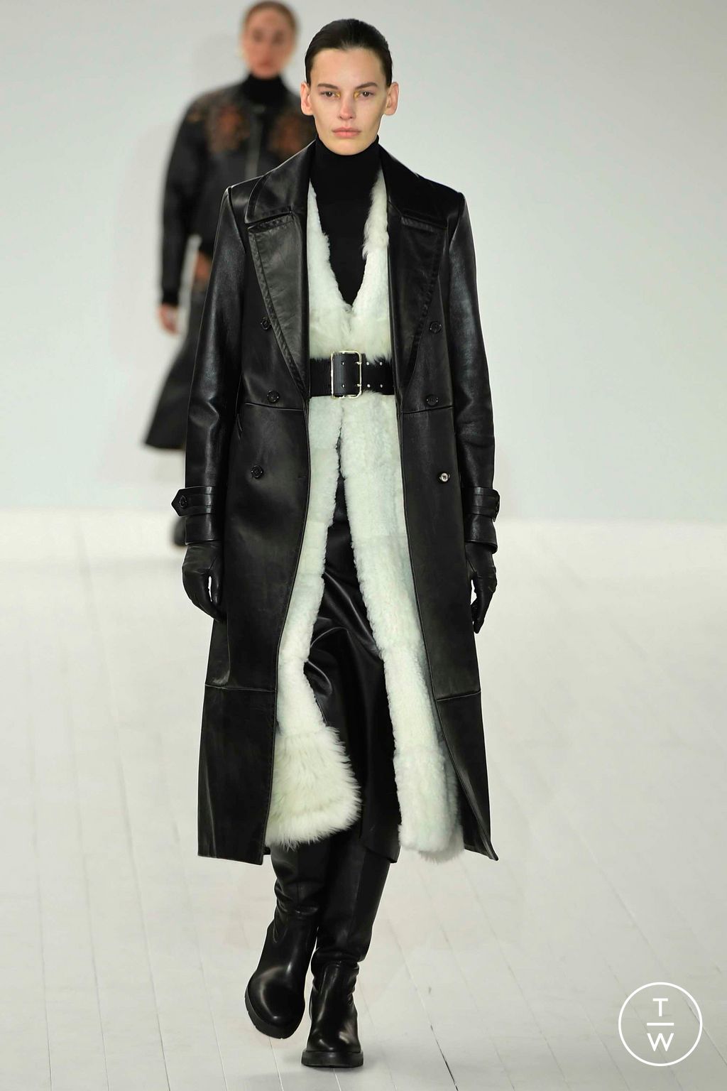 Fashion Week Paris Fall/Winter 2023 look 10 from the Chloé collection womenswear