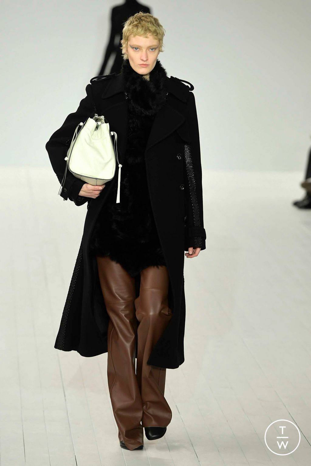 Fashion Week Paris Fall/Winter 2023 look 13 from the Chloé collection womenswear