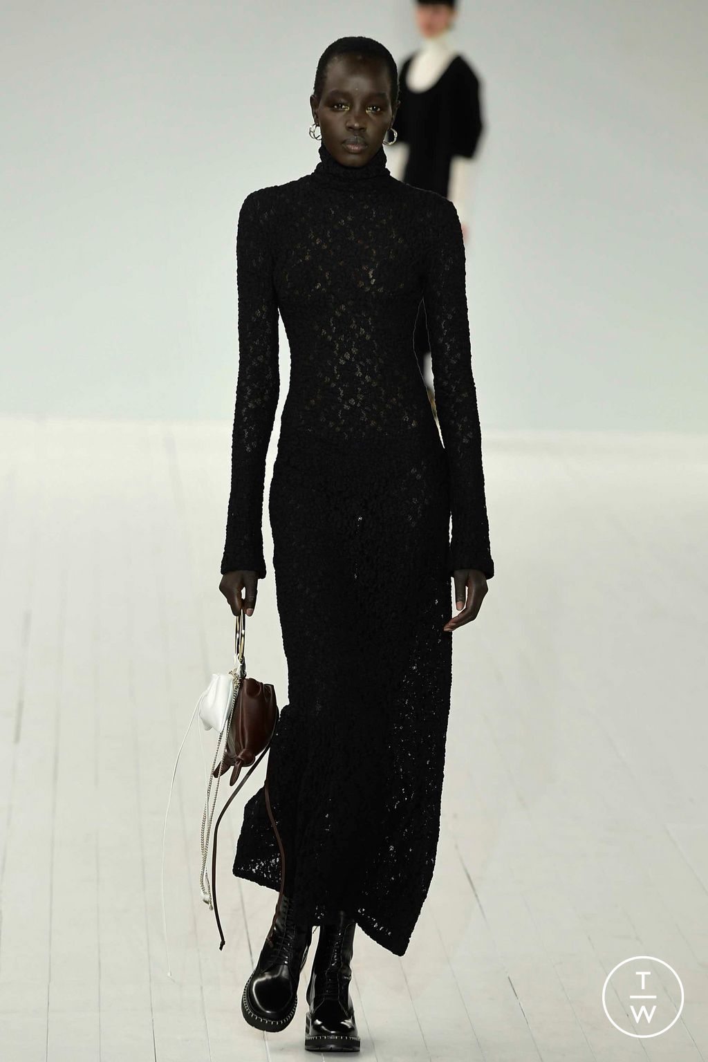 Fashion Week Paris Fall/Winter 2023 look 14 from the Chloé collection womenswear