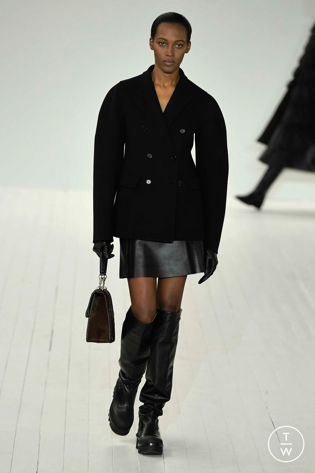 Fashion Week Paris Fall/Winter 2023 look 19 from the Chloé collection womenswear