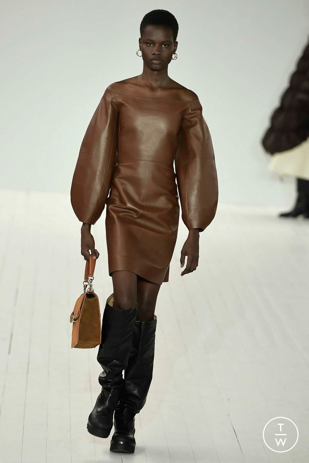 Fashion Week Paris Fall/Winter 2023 look 21 from the Chloé collection womenswear