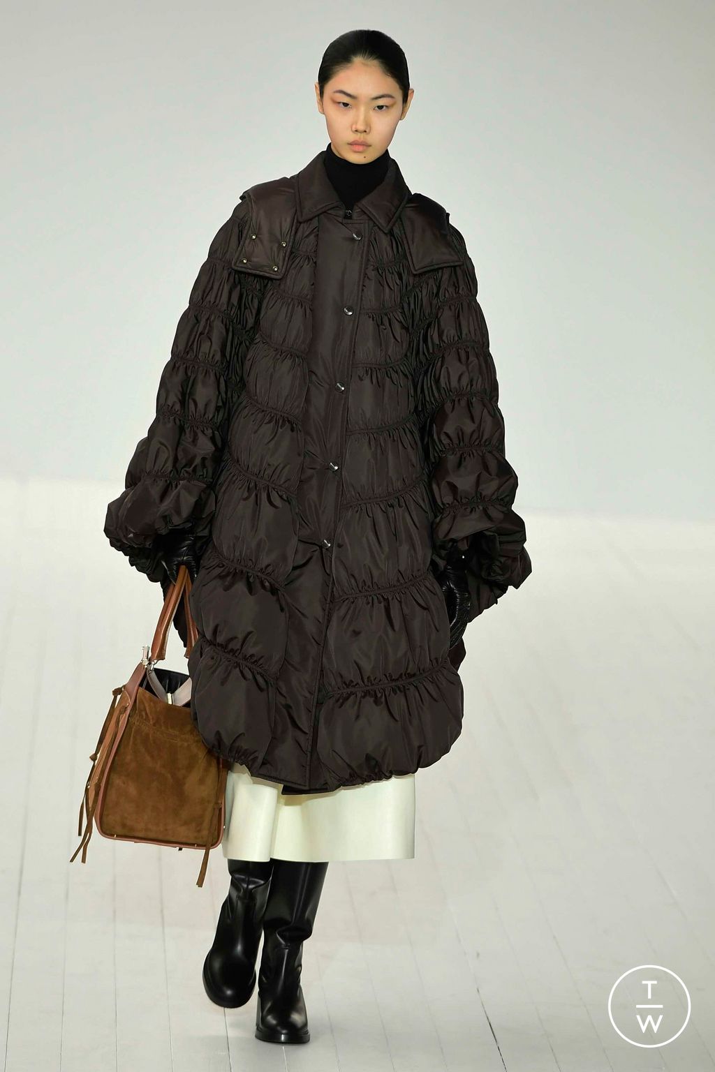 Fashion Week Paris Fall/Winter 2023 look 22 from the Chloé collection womenswear