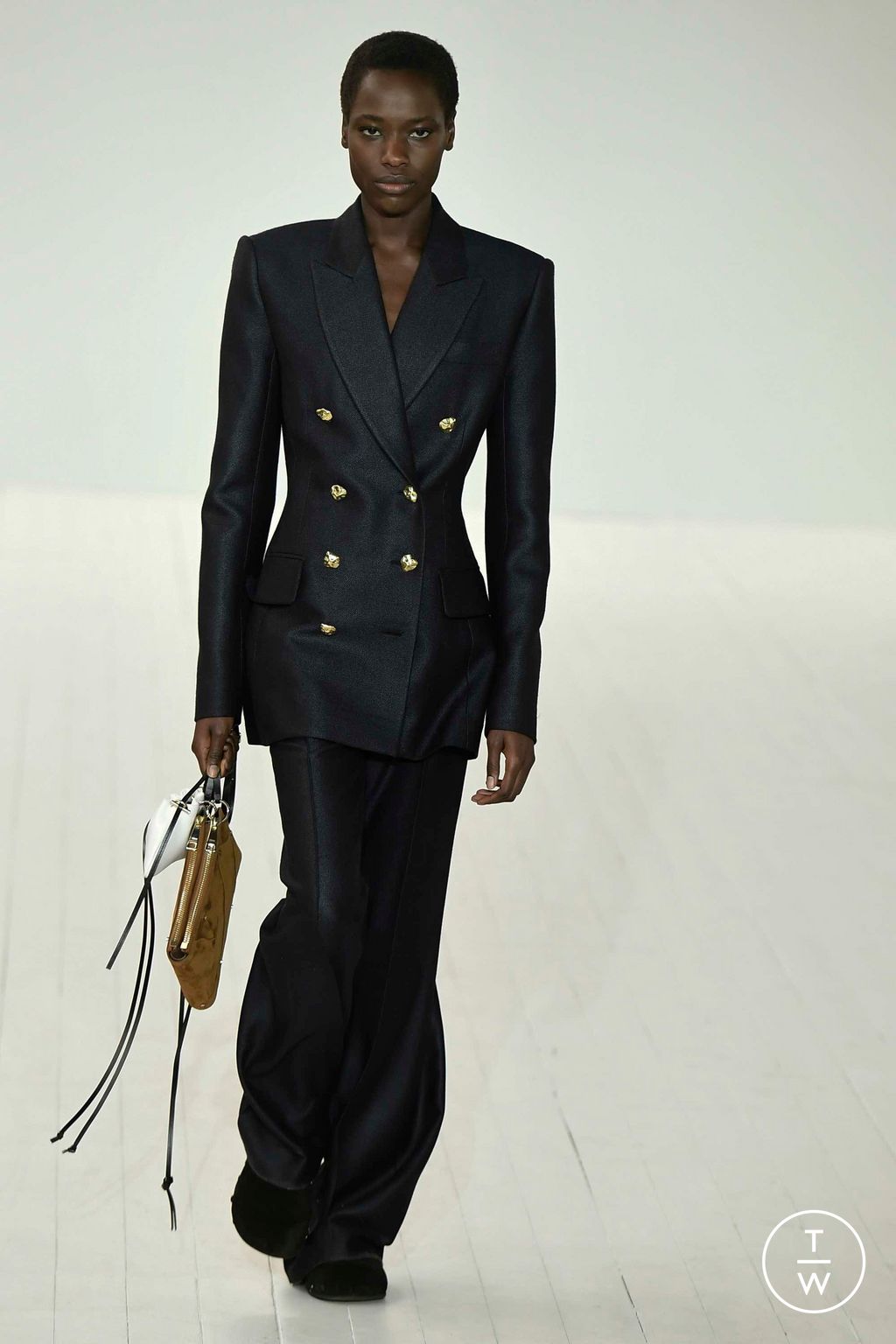 Fashion Week Paris Fall/Winter 2023 look 33 from the Chloé collection womenswear