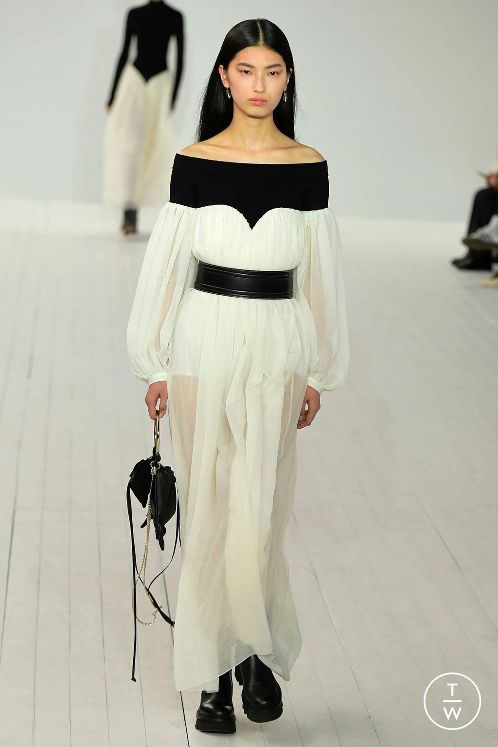 Fashion Week Paris Fall/Winter 2023 look 35 from the Chloé collection 女装