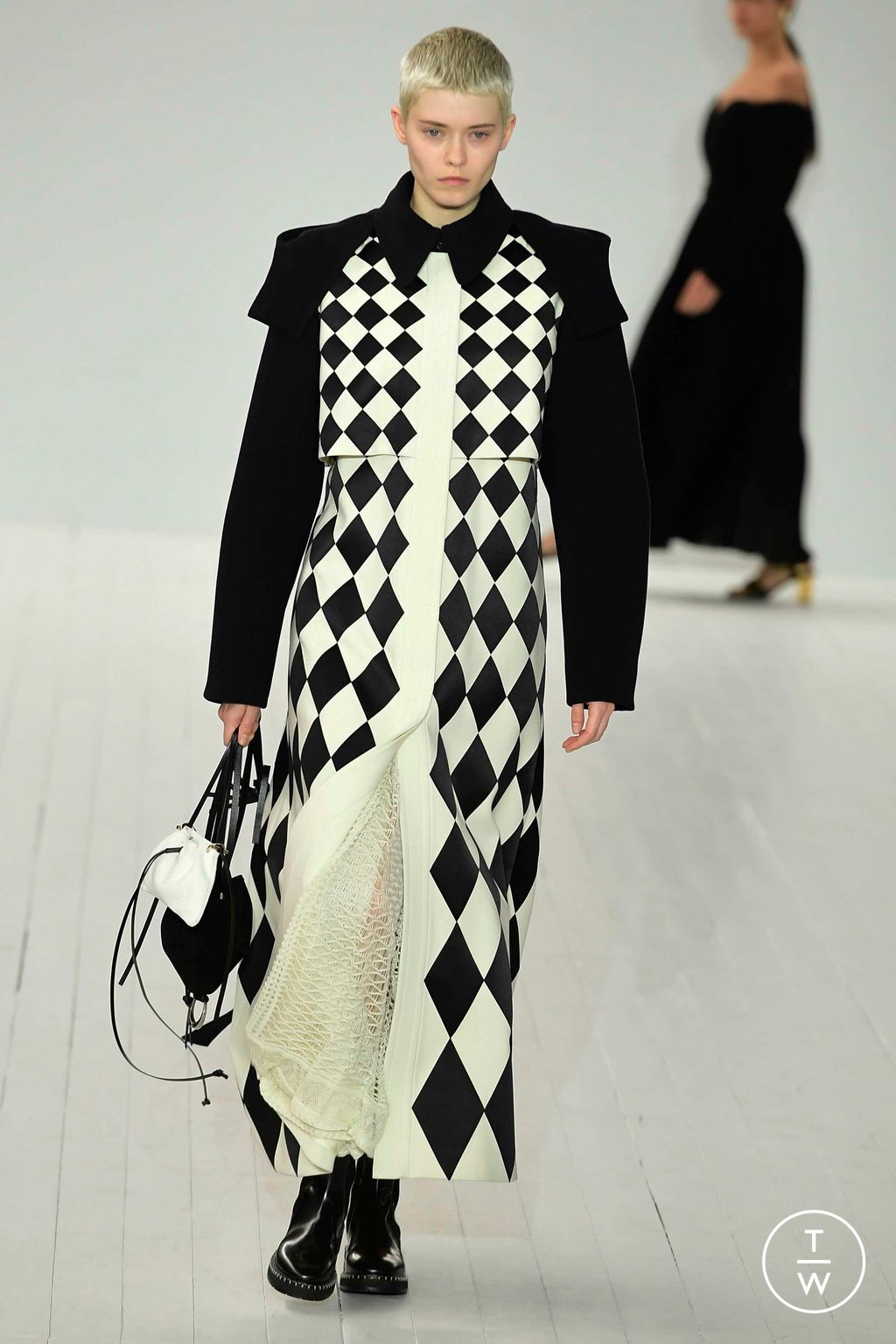 Fashion Week Paris Fall/Winter 2023 look 38 from the Chloé collection womenswear