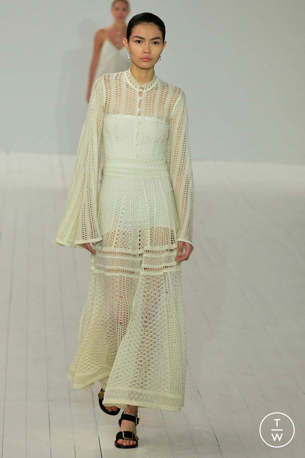 Fashion Week Paris Fall/Winter 2023 look 42 from the Chloé collection womenswear