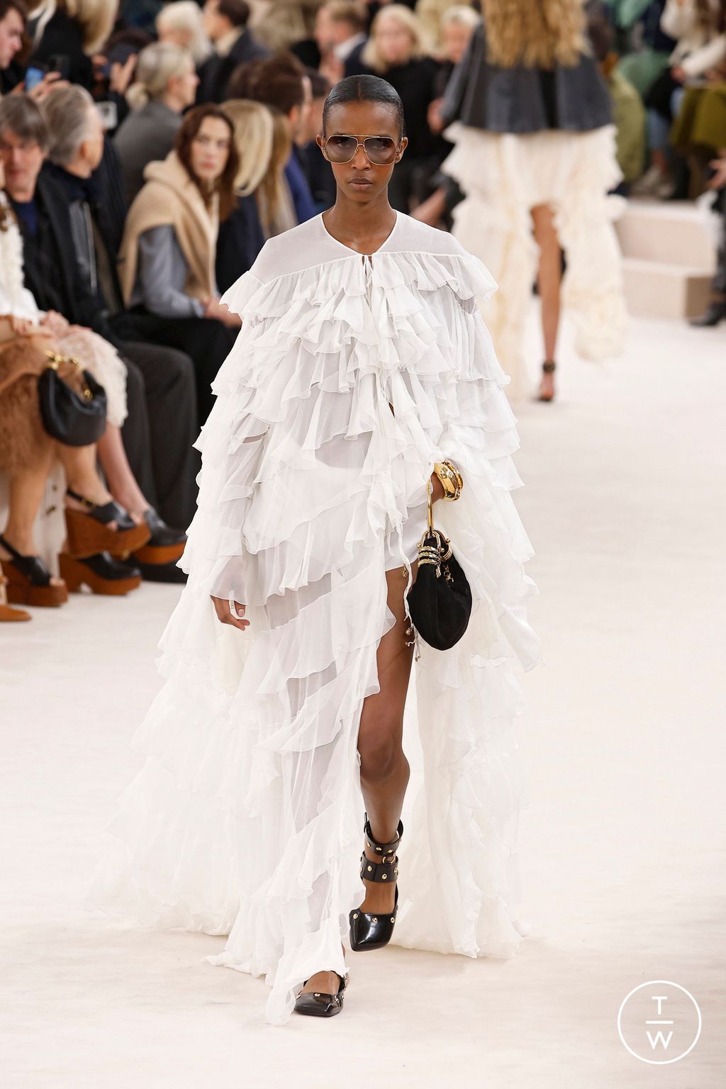 Fashion Week Paris Fall/Winter 2024 look 6 from the Chloé collection 女装