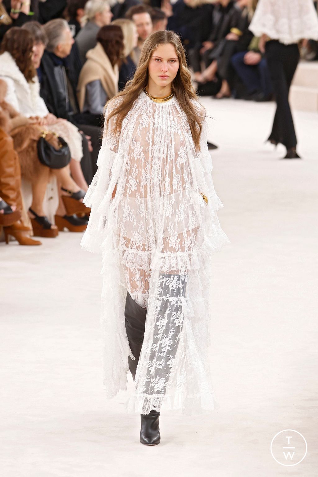 Fashion Week Paris Fall/Winter 2024 look 8 from the Chloé collection womenswear