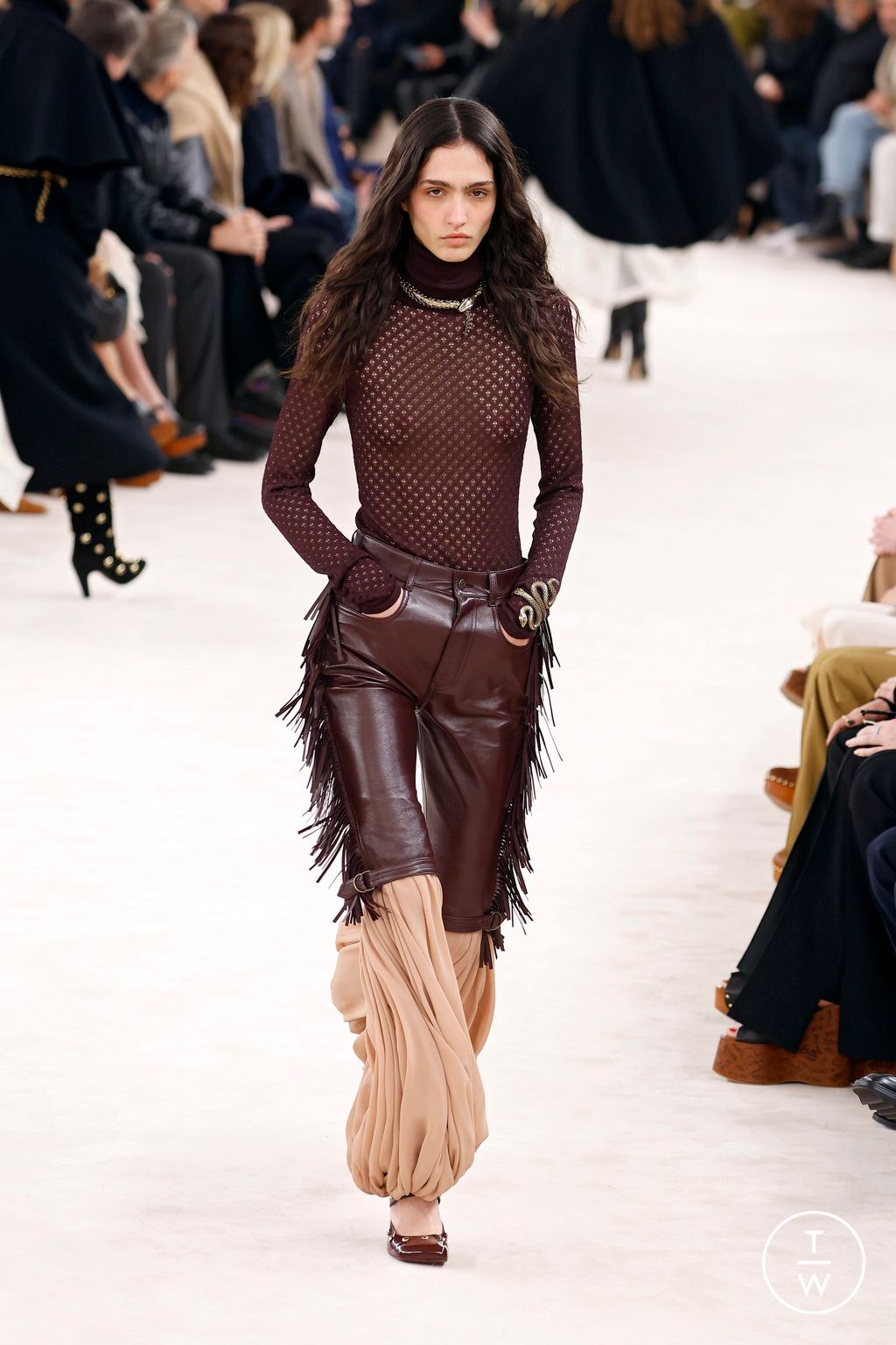 Fashion Week Paris Fall/Winter 2024 look 15 from the Chloé collection 女装