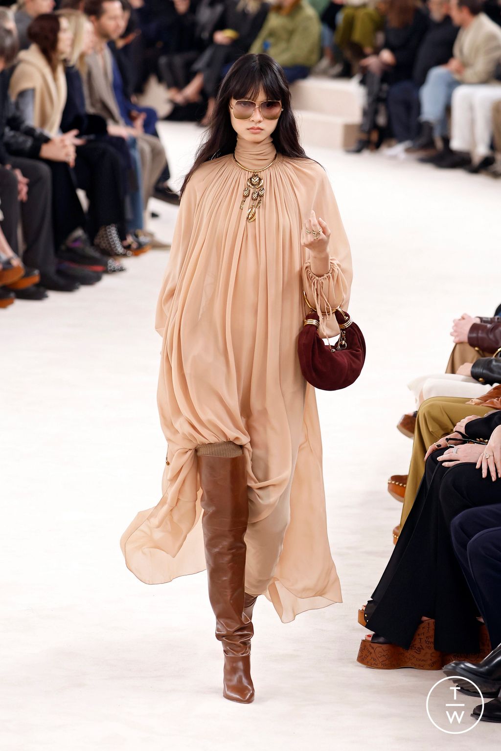 Fashion Week Paris Fall/Winter 2024 look 16 de la collection Chloé womenswear