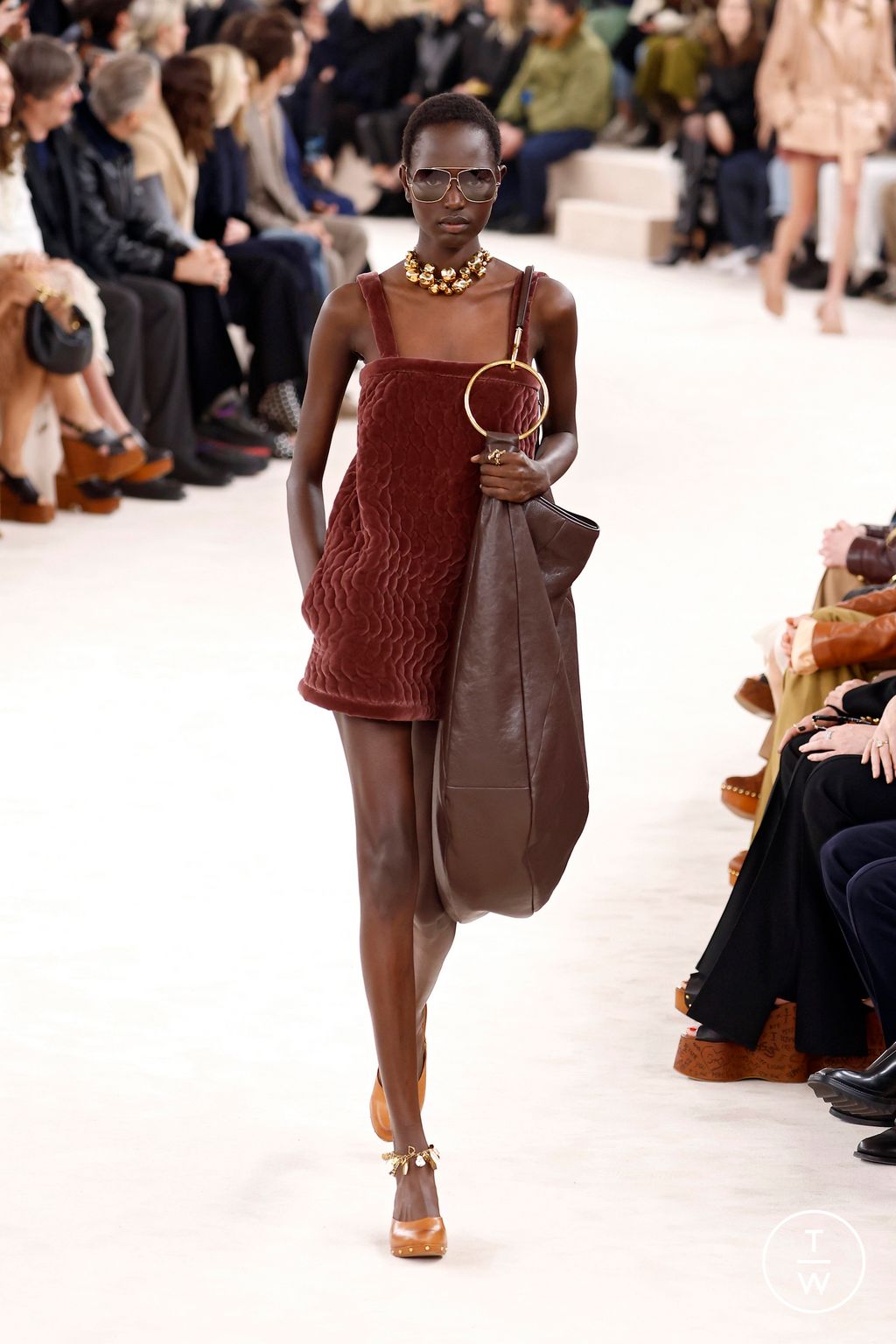 Fashion Week Paris Fall/Winter 2024 look 18 from the Chloé collection 女装