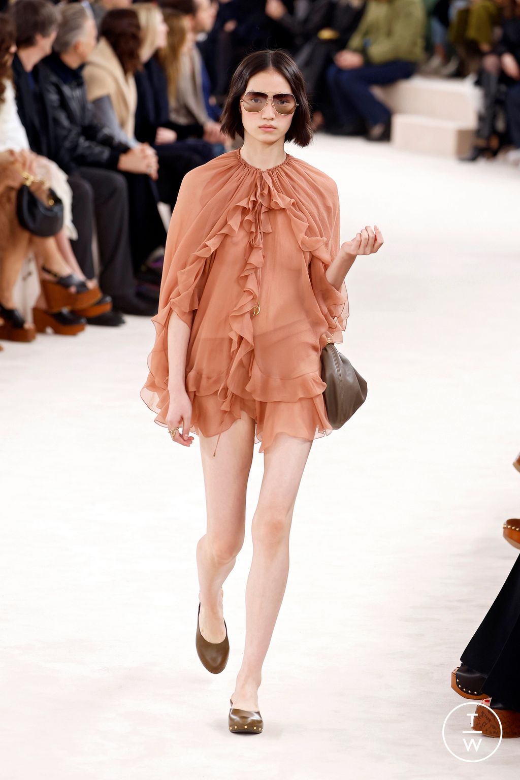 Fashion Week Paris Fall/Winter 2024 look 23 from the Chloé collection 女装