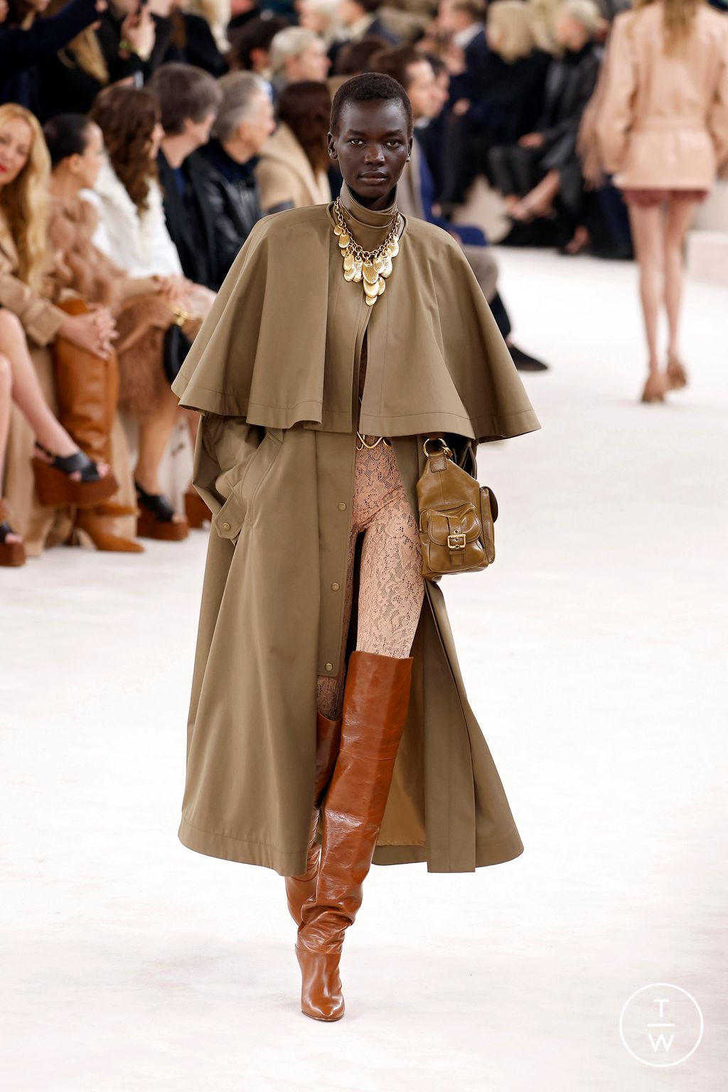 Fashion Week Paris Fall/Winter 2024 look 24 from the Chloé collection 女装
