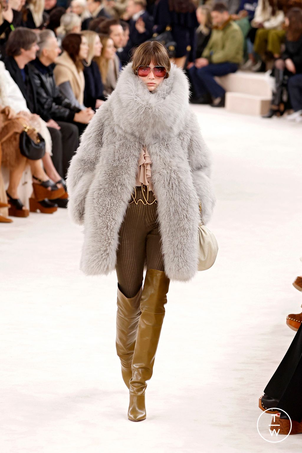 Fashion Week Paris Fall/Winter 2024 look 26 from the Chloé collection womenswear