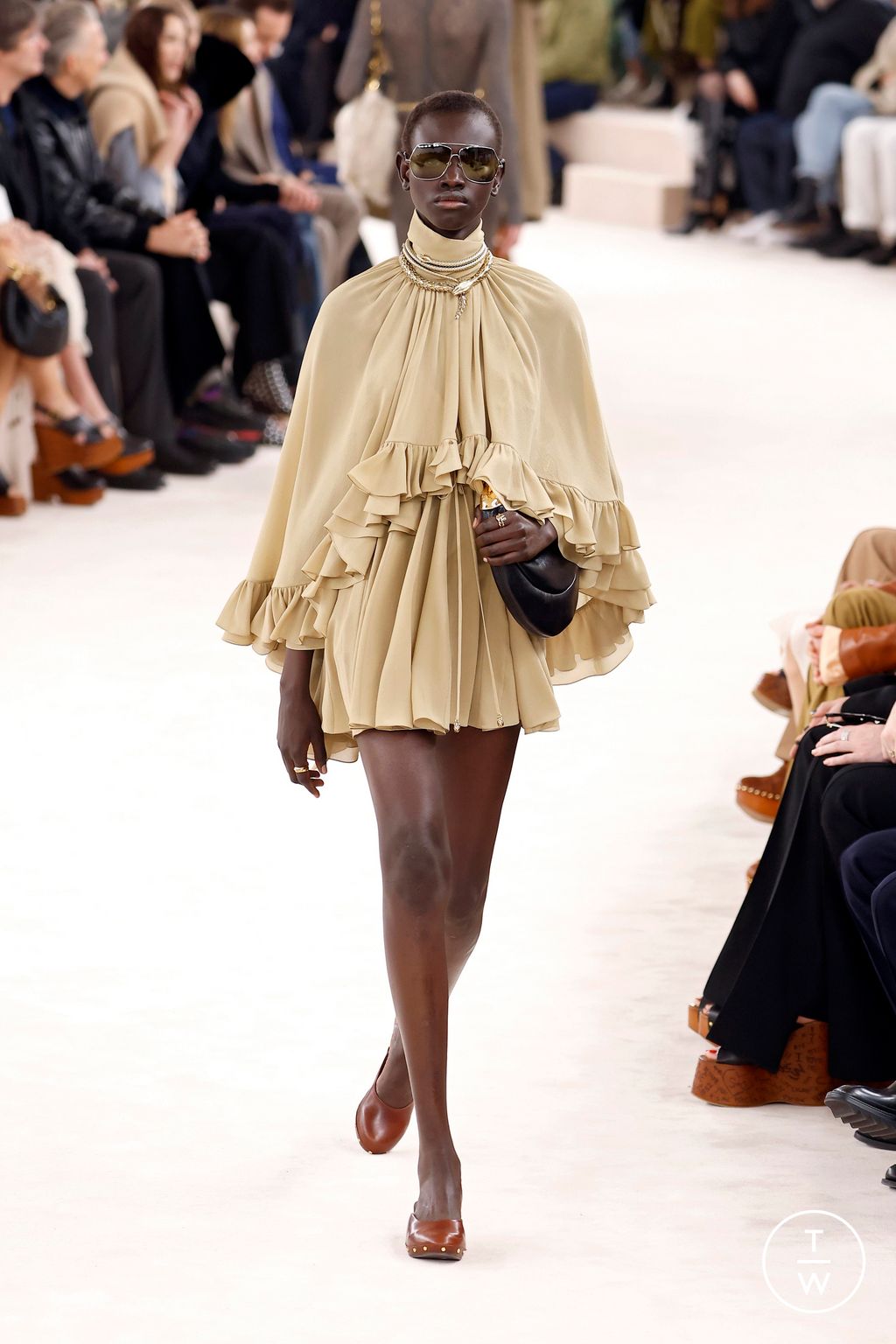 Fashion Week Paris Fall/Winter 2024 look 29 from the Chloé collection 女装