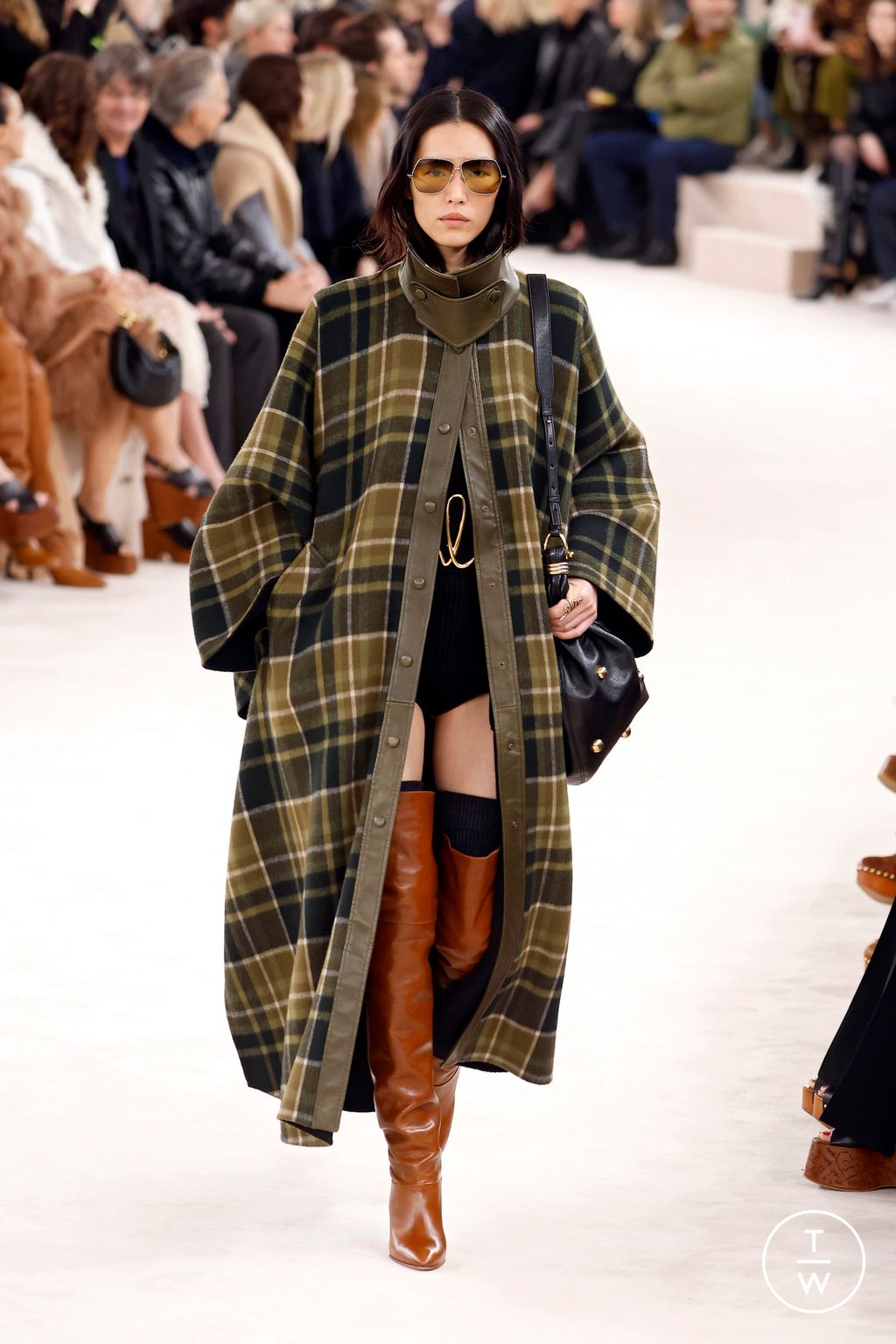 Fashion Week Paris Fall/Winter 2024 look 30 from the Chloé collection womenswear
