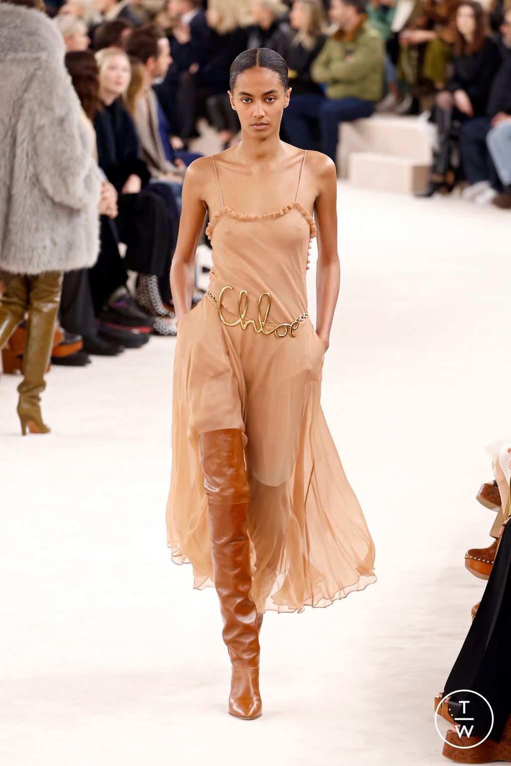 Fashion Week Paris Fall/Winter 2024 look 31 from the Chloé collection womenswear