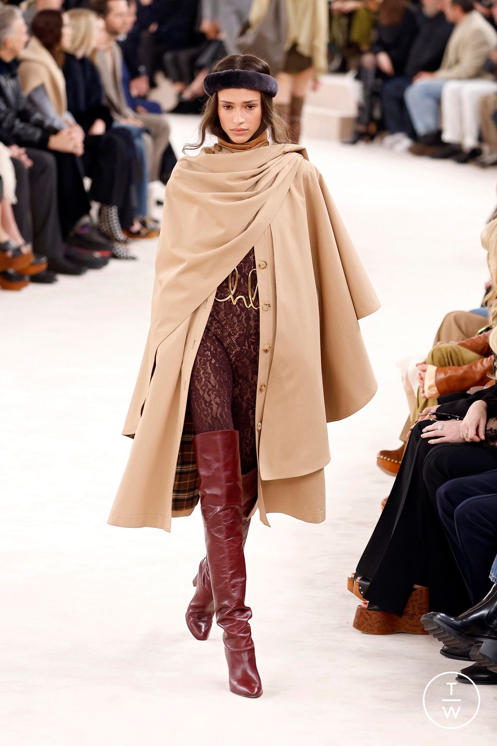 Fashion Week Paris Fall/Winter 2024 look 32 from the Chloé collection womenswear