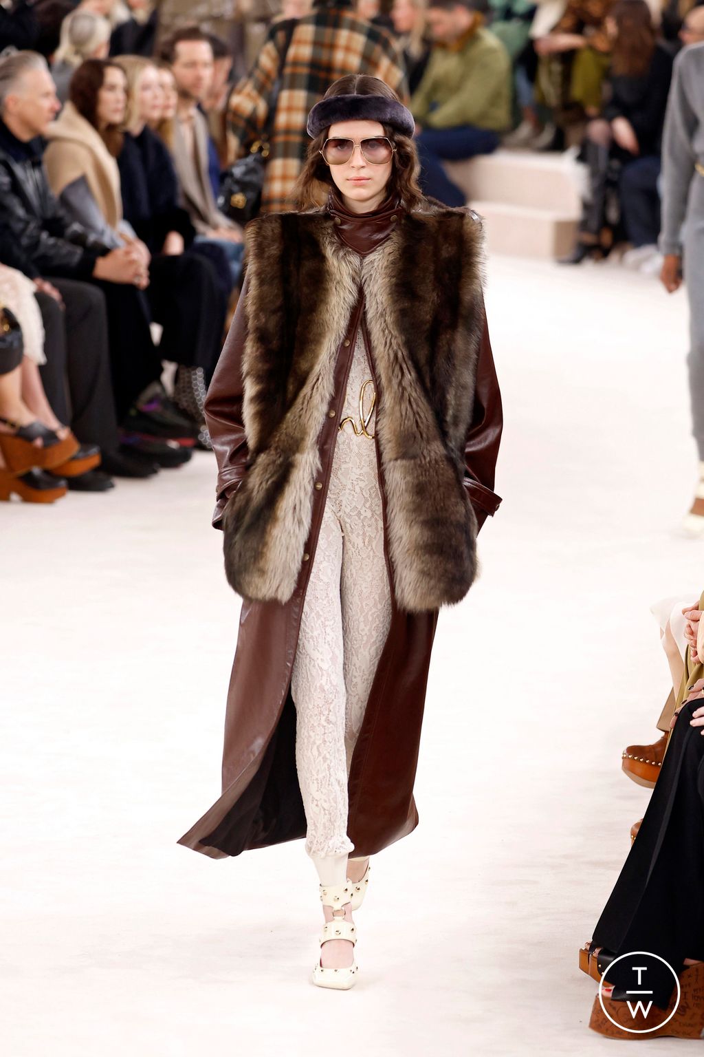 Fashion Week Paris Fall/Winter 2024 look 33 from the Chloé collection womenswear