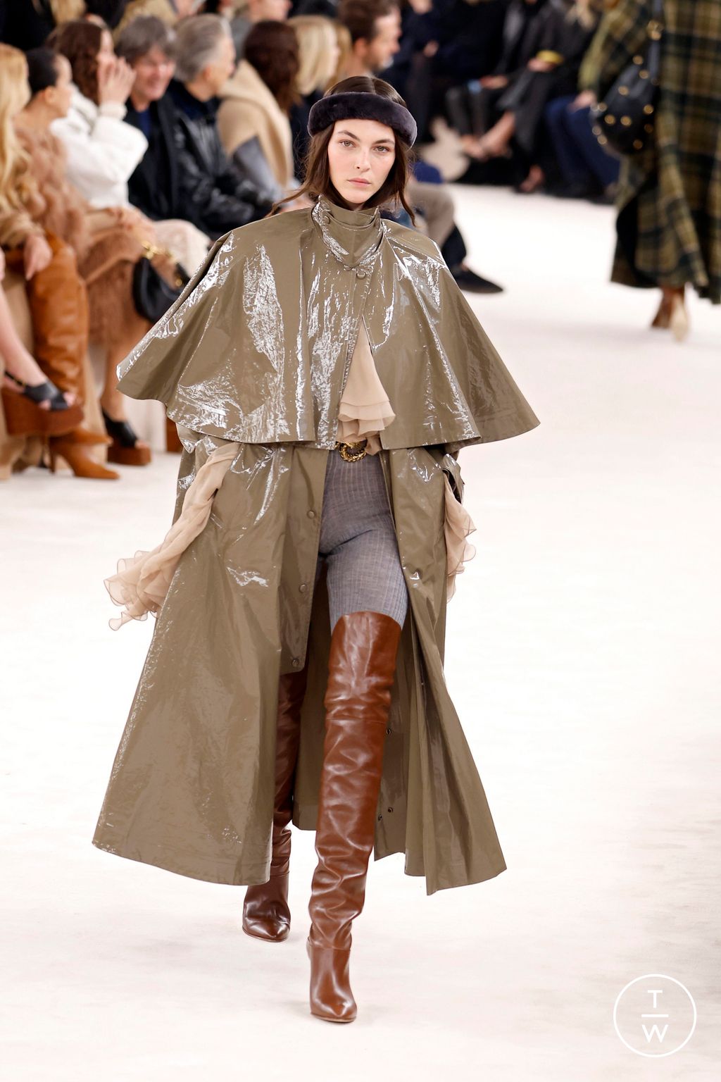 Fashion Week Paris Fall/Winter 2024 look 35 from the Chloé collection womenswear