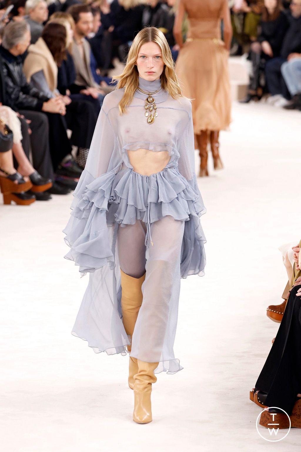 Fashion Week Paris Fall/Winter 2024 look 36 from the Chloé collection womenswear