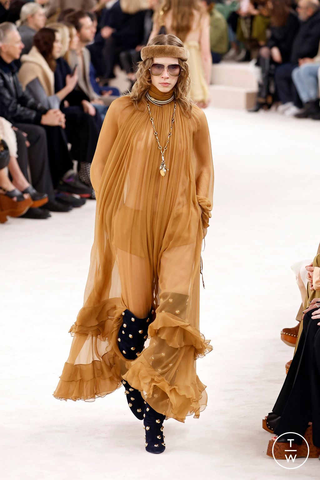 Fashion Week Paris Fall/Winter 2024 look 44 de la collection Chloé womenswear