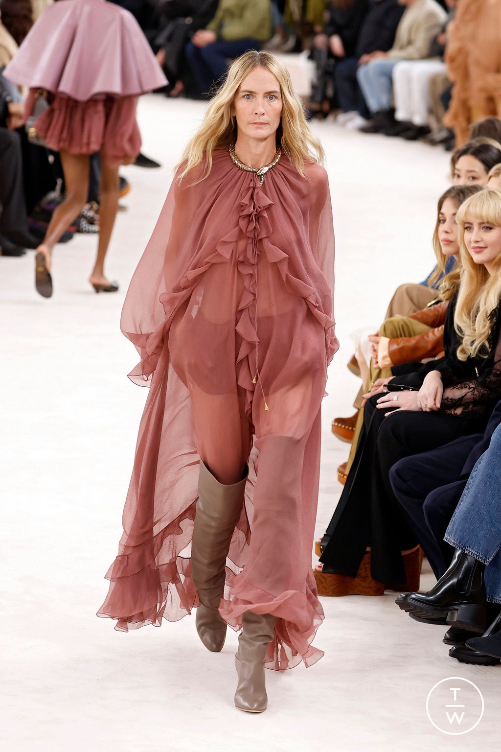 Fashion Week Paris Fall/Winter 2024 look 51 from the Chloé collection 女装
